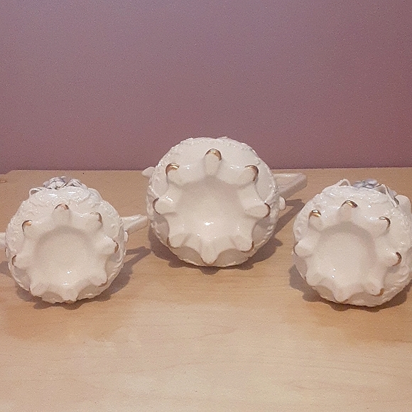 Tea pot ,Creamer & covered sugar bowl set - Picture 16 of 16